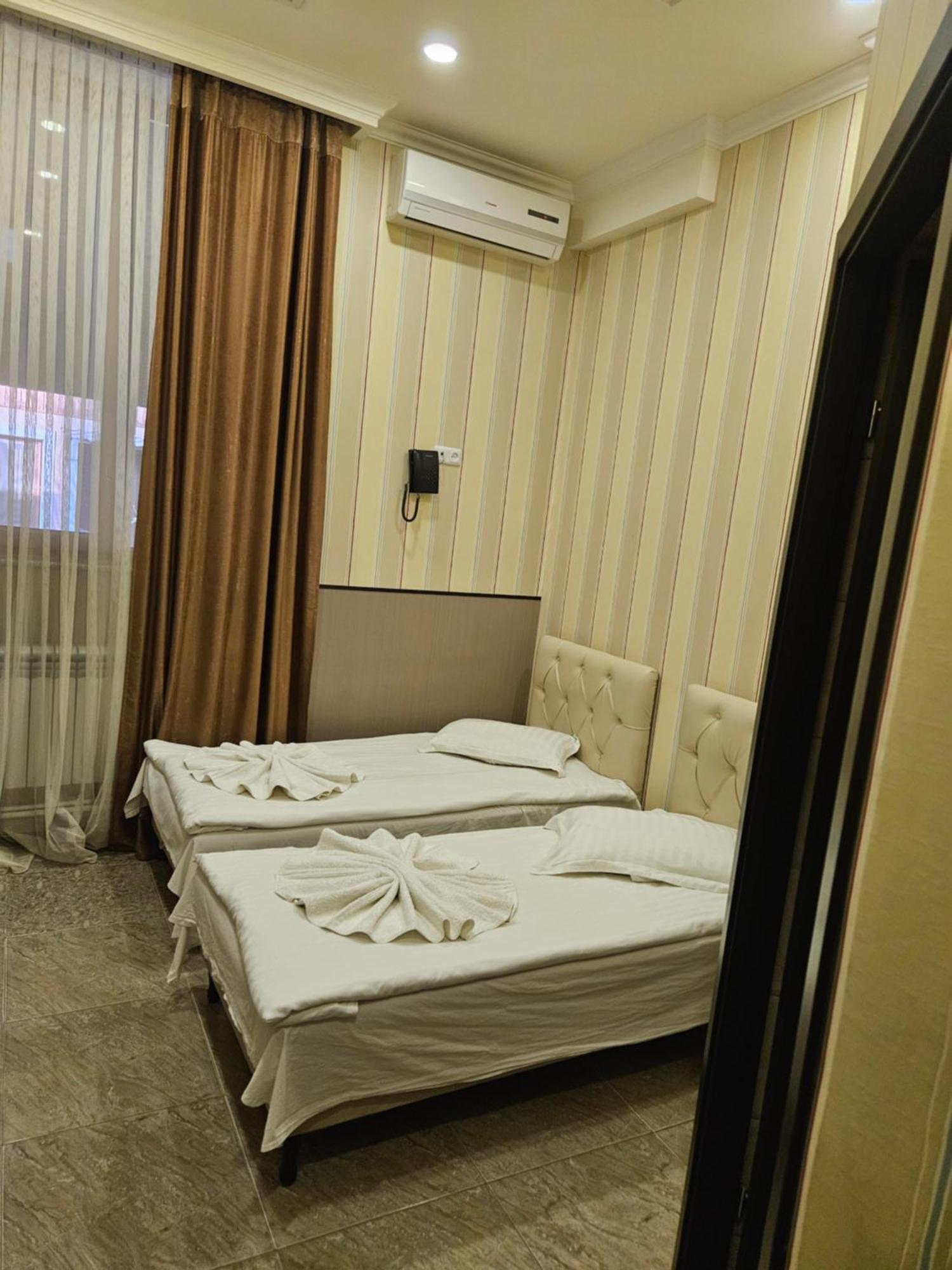 Eridana Hotel Jerevan Buitenkant foto