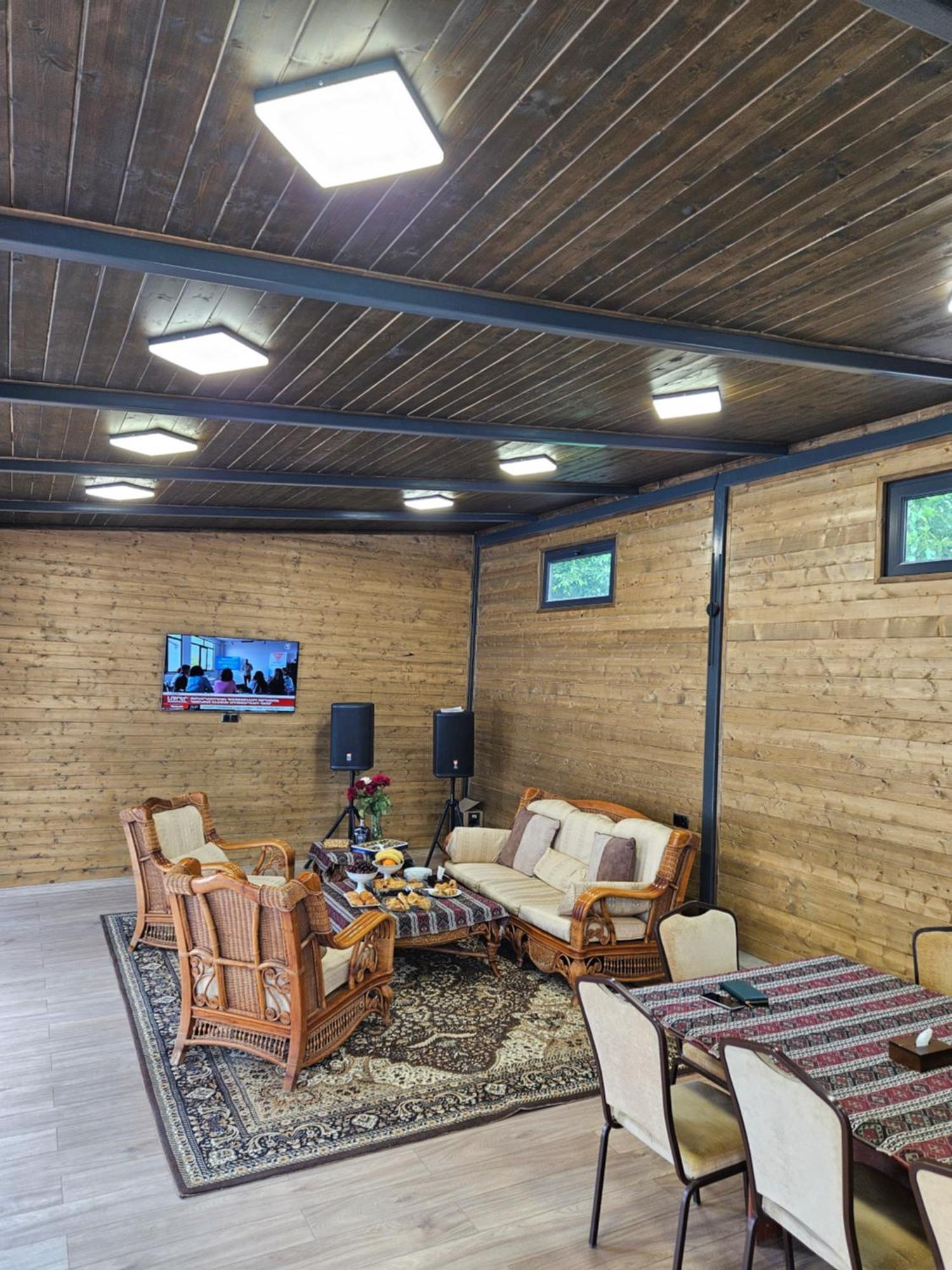 Eridana Hotel Jerevan Buitenkant foto