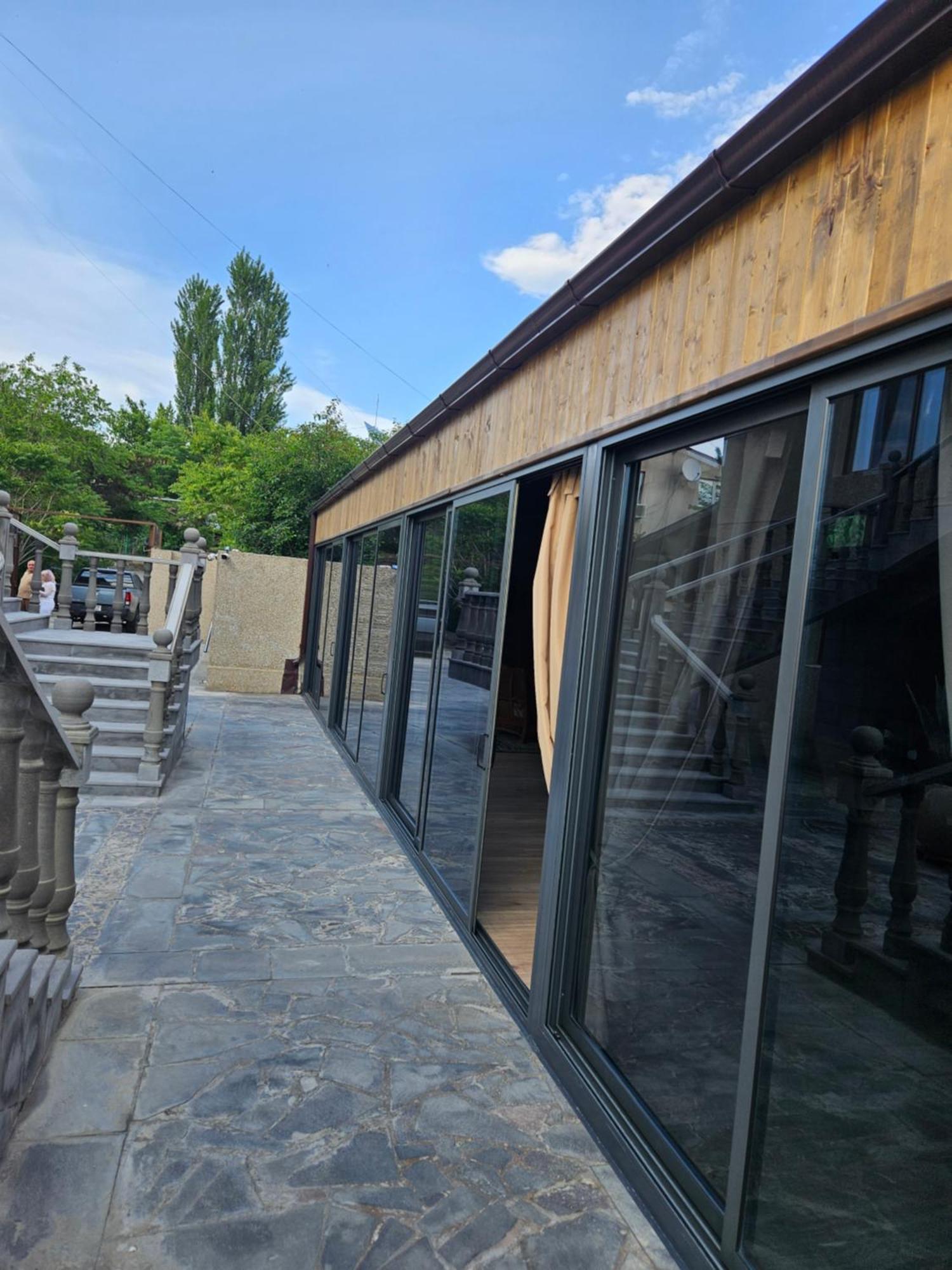 Eridana Hotel Jerevan Buitenkant foto