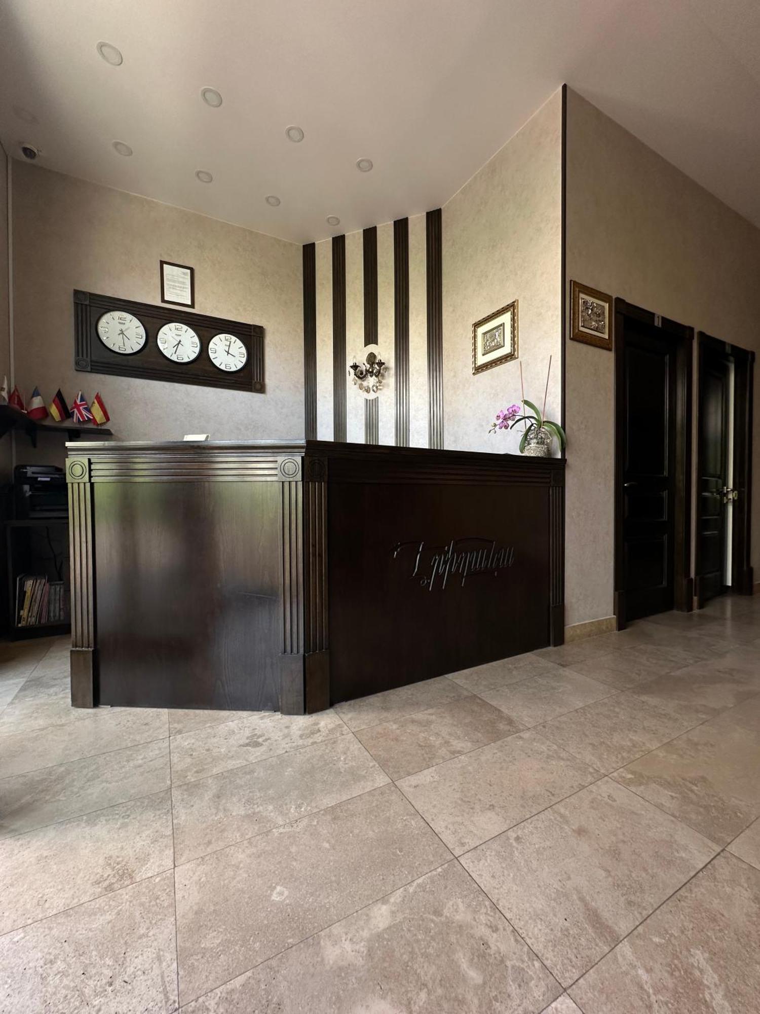 Eridana Hotel Jerevan Buitenkant foto