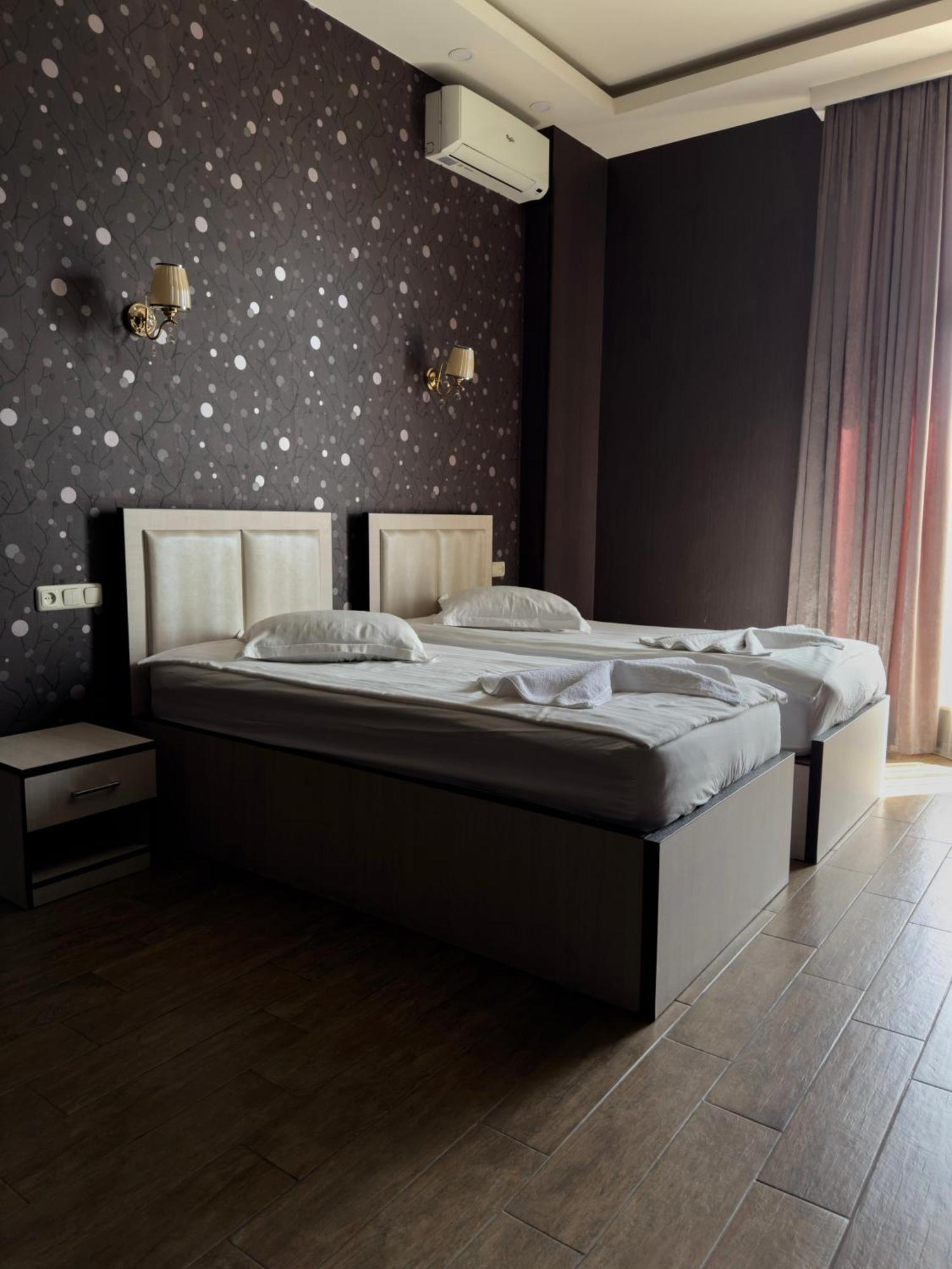 Eridana Hotel Jerevan Buitenkant foto