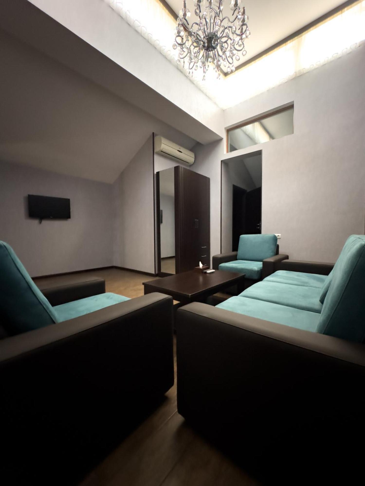 Eridana Hotel Jerevan Buitenkant foto