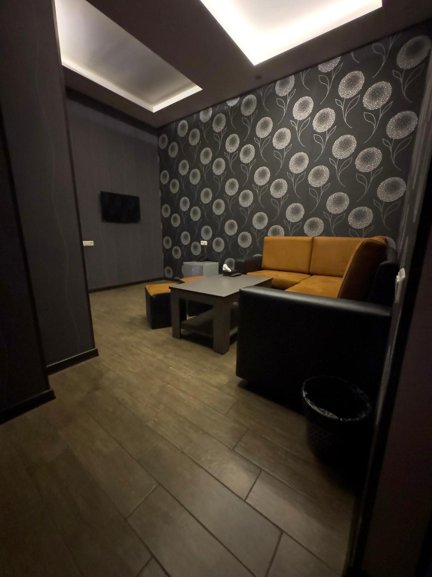 Eridana Hotel Jerevan Buitenkant foto