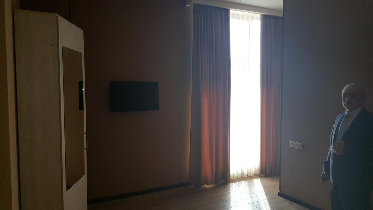 Eridana Hotel Jerevan Buitenkant foto