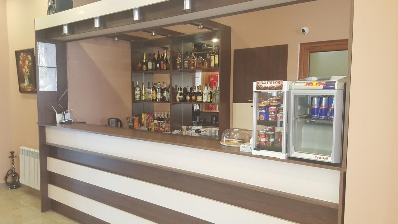 Eridana Hotel Jerevan Buitenkant foto