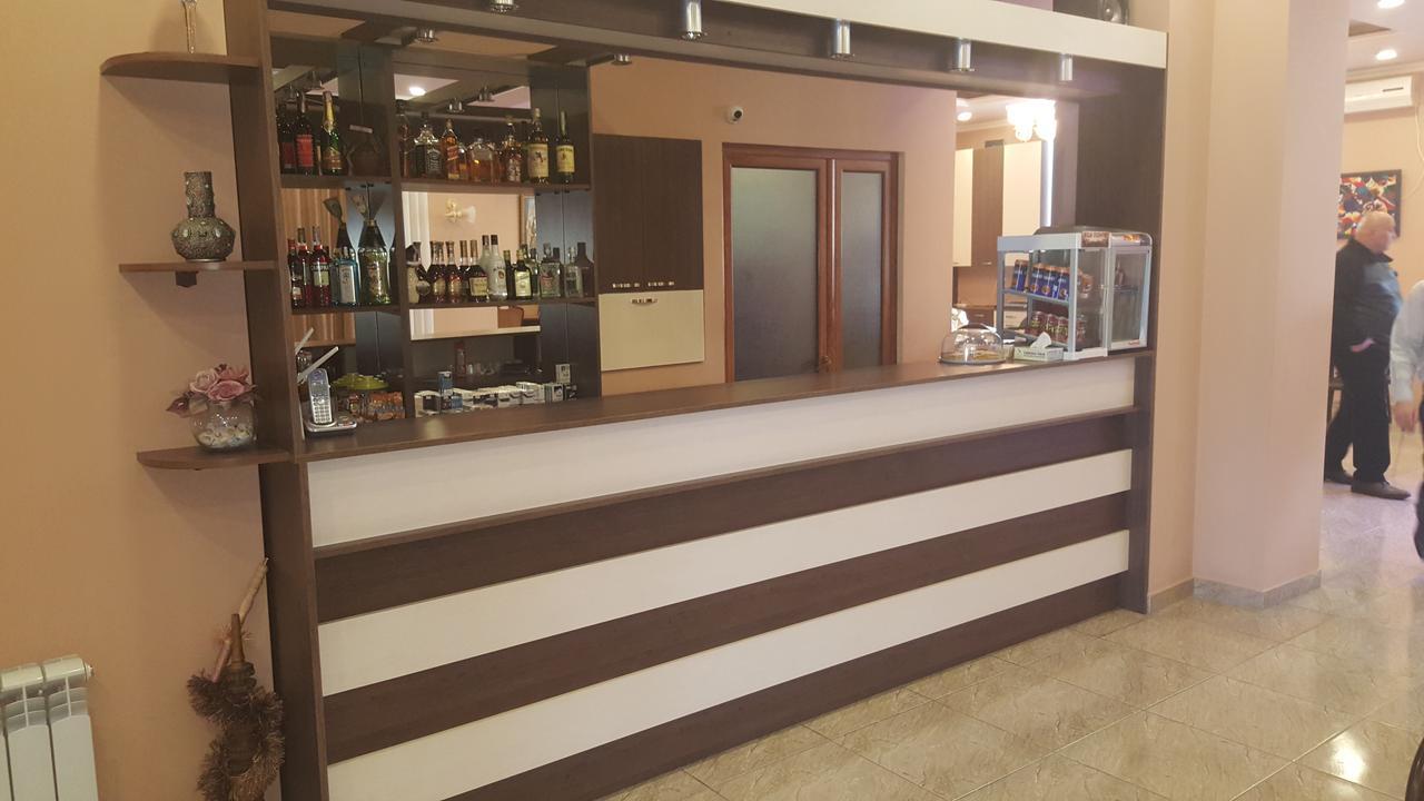 Eridana Hotel Jerevan Buitenkant foto