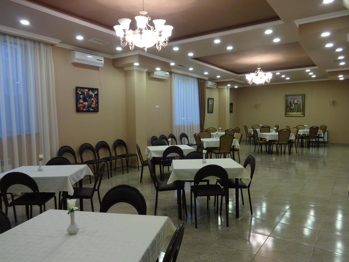 Eridana Hotel Jerevan Buitenkant foto