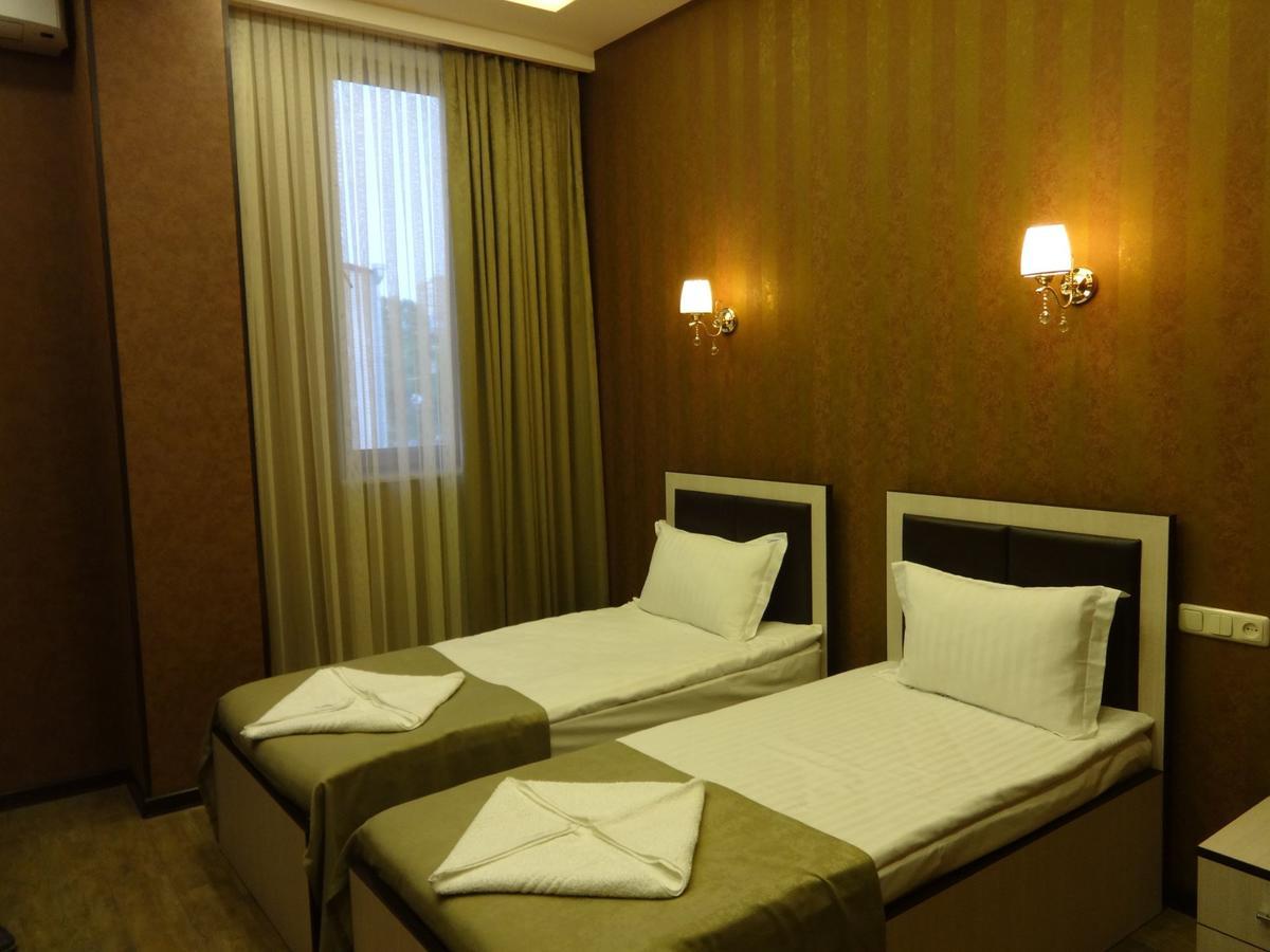 Eridana Hotel Jerevan Buitenkant foto