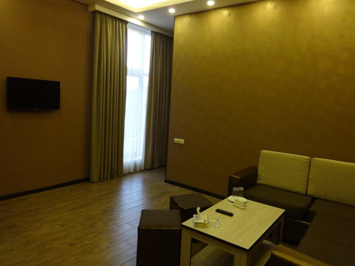 Eridana Hotel Jerevan Buitenkant foto