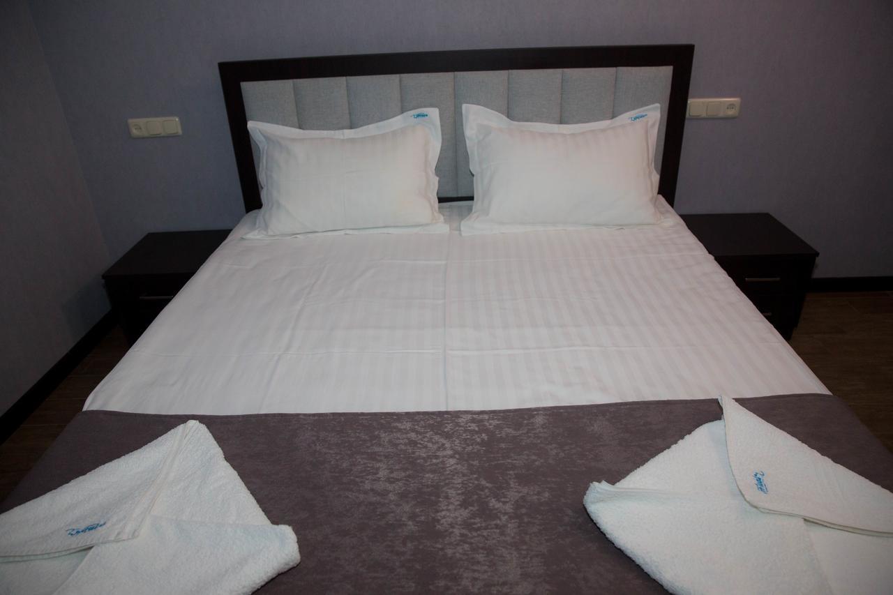 Eridana Hotel Jerevan Buitenkant foto