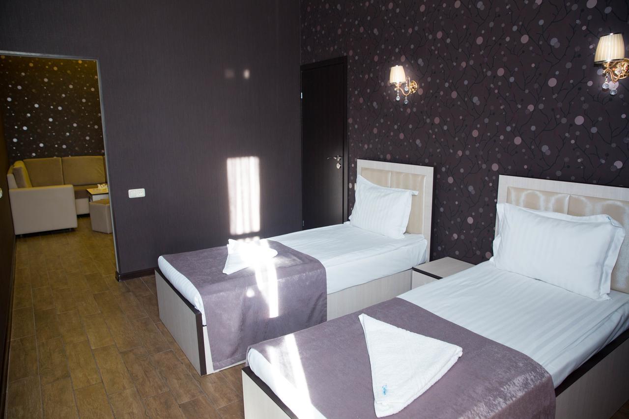 Eridana Hotel Jerevan Buitenkant foto