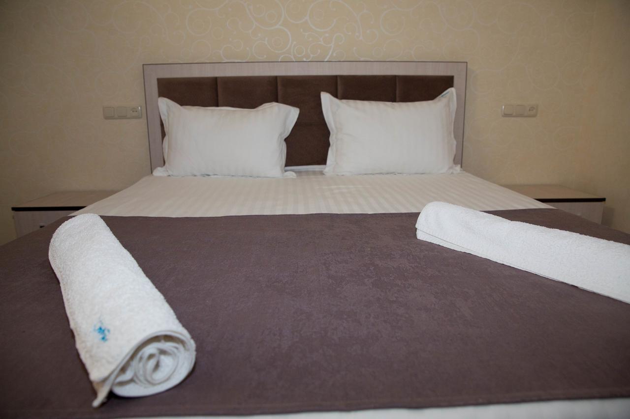 Eridana Hotel Jerevan Buitenkant foto