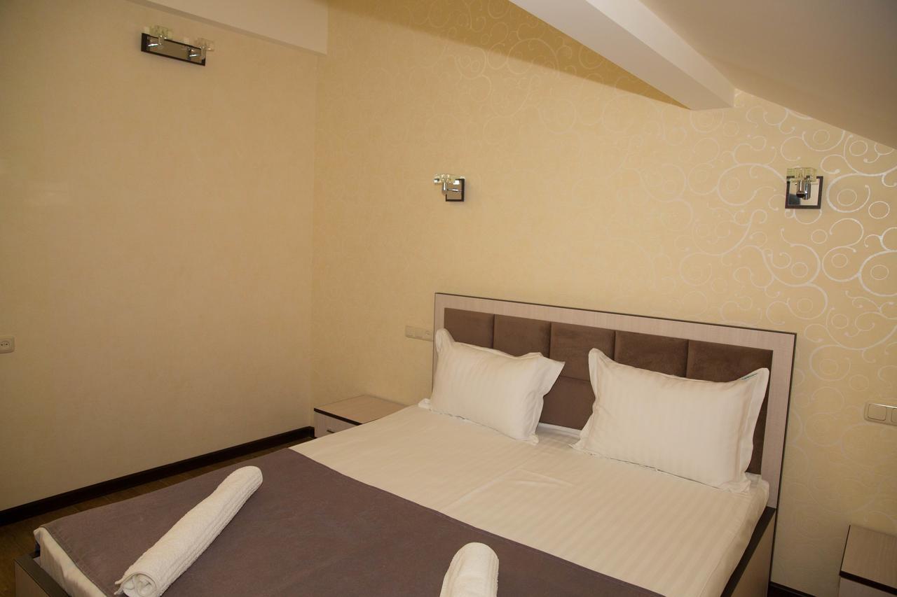 Eridana Hotel Jerevan Buitenkant foto