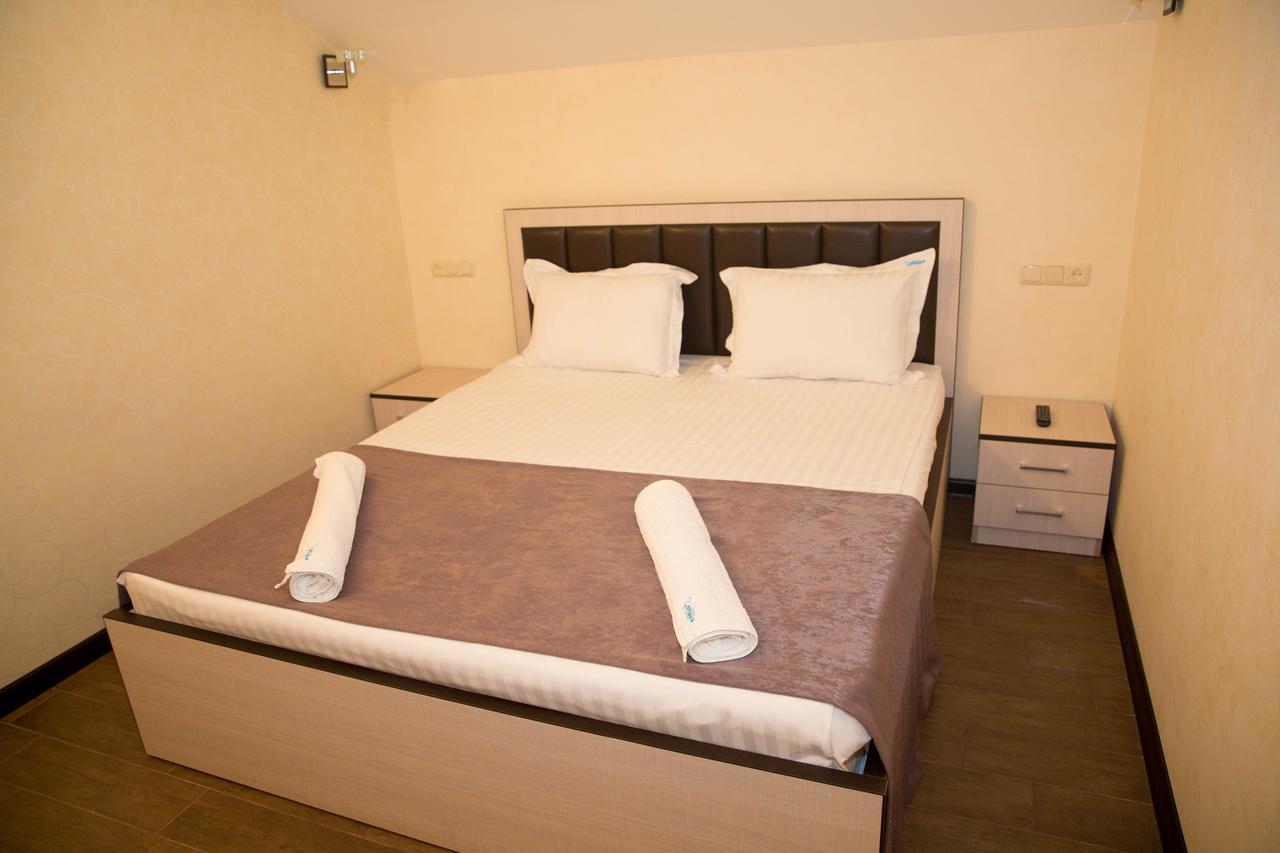 Eridana Hotel Jerevan Buitenkant foto