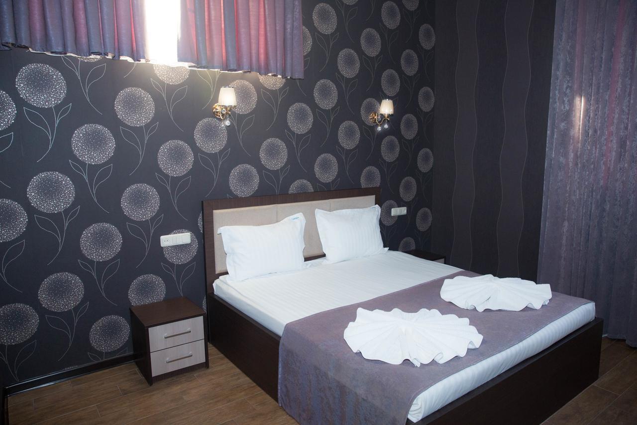 Eridana Hotel Jerevan Buitenkant foto