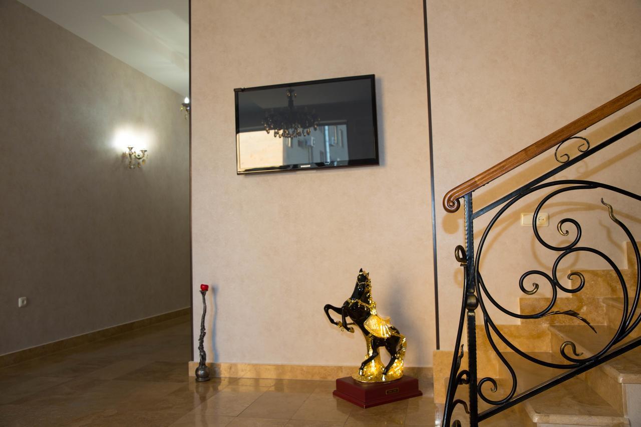Eridana Hotel Jerevan Buitenkant foto