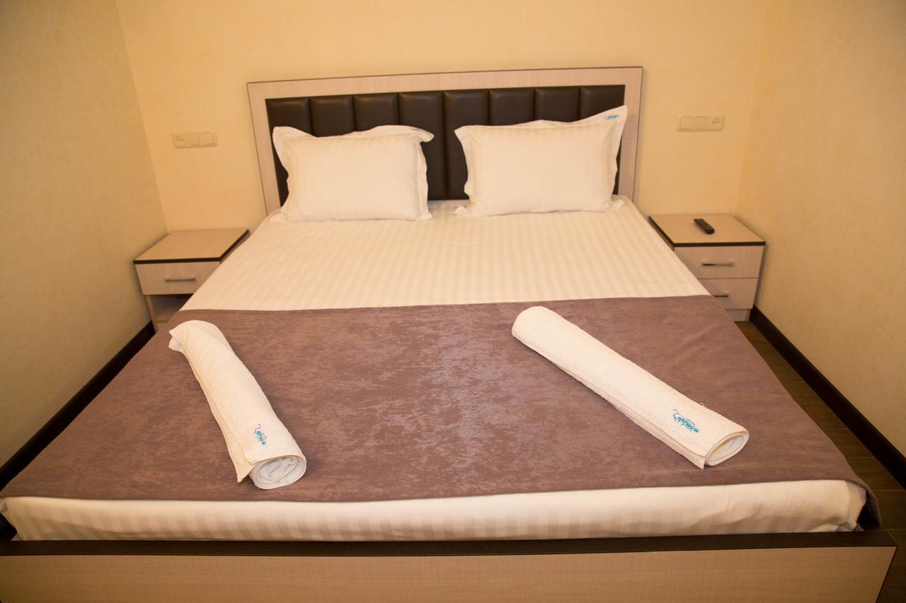 Eridana Hotel Jerevan Buitenkant foto