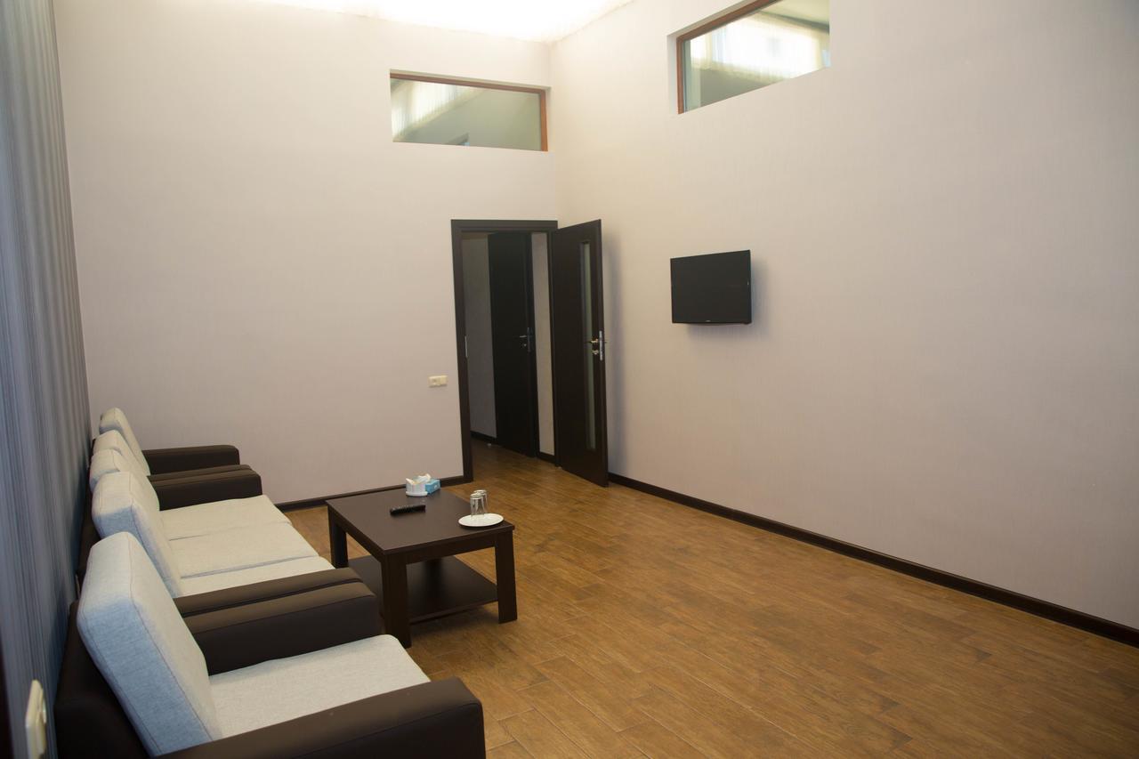 Eridana Hotel Jerevan Buitenkant foto