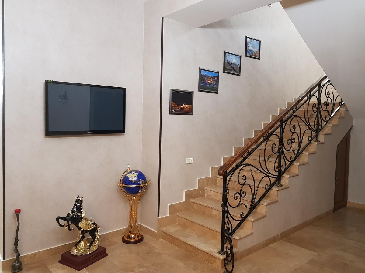 Eridana Hotel Jerevan Buitenkant foto